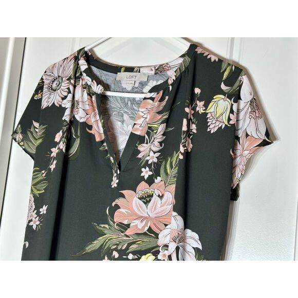 LOFT bundle of 2 Small short sleeve floral blouses - Picture 10 of 13